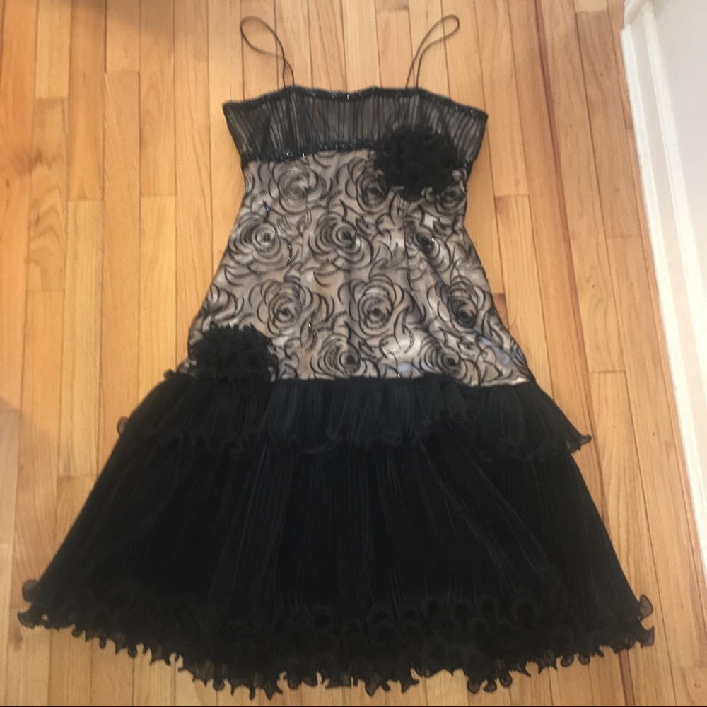 Spaghetti strap lace ruffle dress